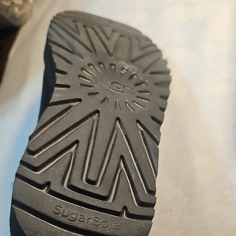 UGG warm stylish
